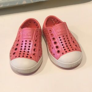 Girls Native slip on shoe in pink